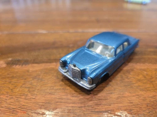 Matchbox Lesney No46 MERCEDES 300SE