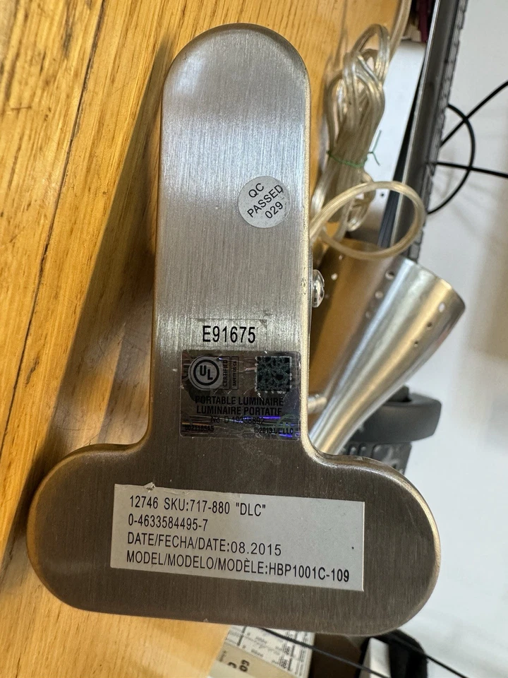 "Lámpara con clip de cromo satinado Hampton Bay 13 7/8"" 717 880 - ligeramente usada" Foto 4 de 4