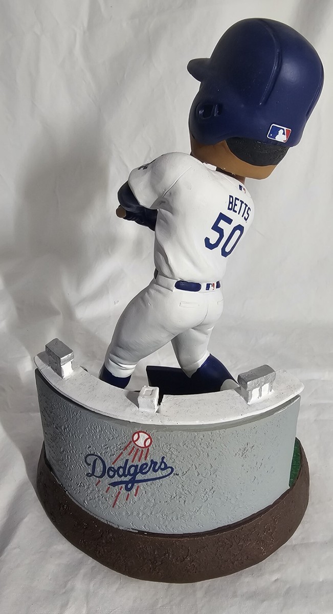 Los Angeles Dodgers FOCO Bobblehead Mookie Betts Legends Stadium