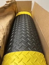 NOTRAX FLOOR MATTING SADDLE TRAX 2’x 3’ Black Yellow