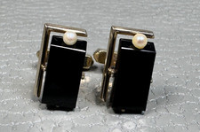 Vintage 3 Dimensional Onyx Center with Pearl Yellow Gold Plated Cuff Links