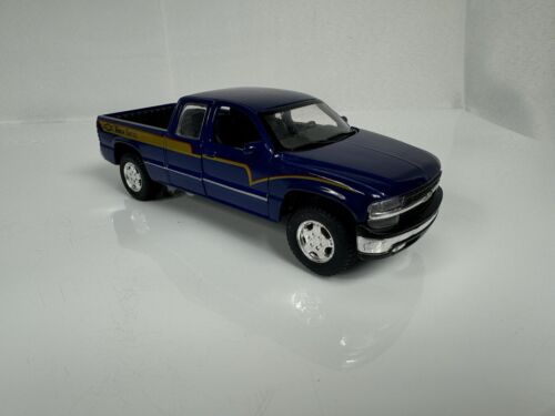 1:27 SCALE DARK BLUE CHEVROLET SILVERADO DIECAST MODEL TRUCK TANDUM BOWTIE