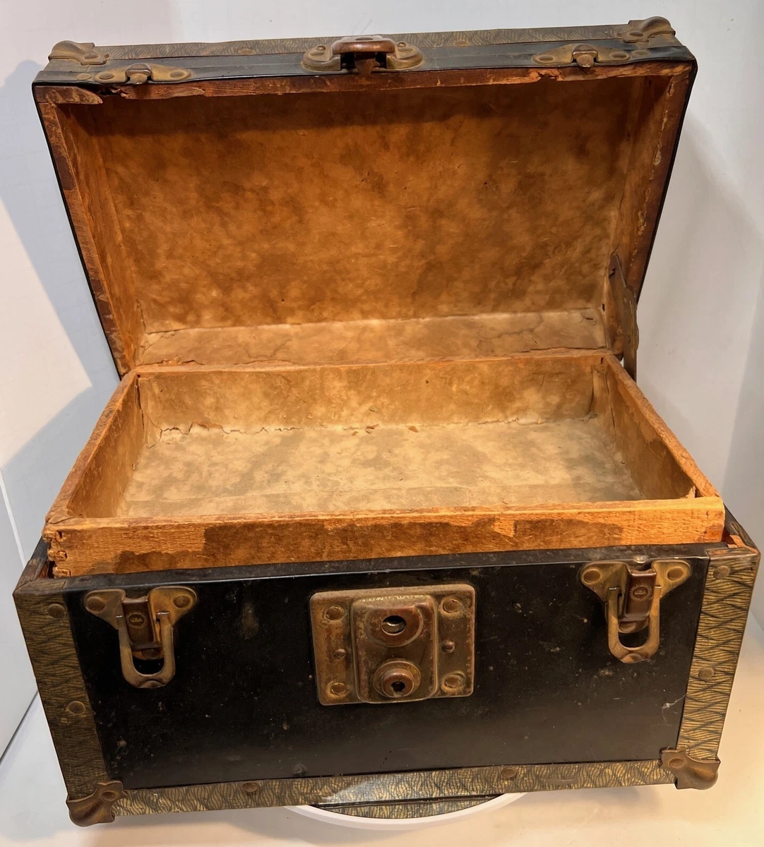 Eagle Lock Company Trunk In Antique Chests & Trunks (1800-1899