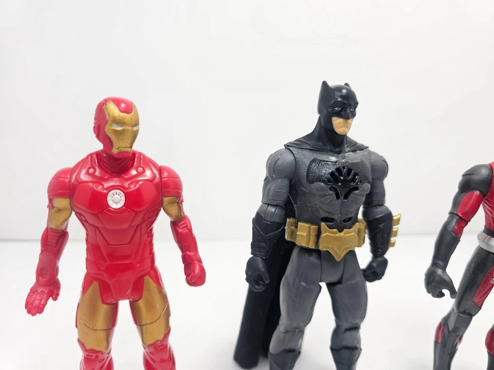 Lote de 3 bonecos de ação Mattel DC Comics e Marvel Batman Homem de Ferro Homem-Formiga - Imagem 3 de 4