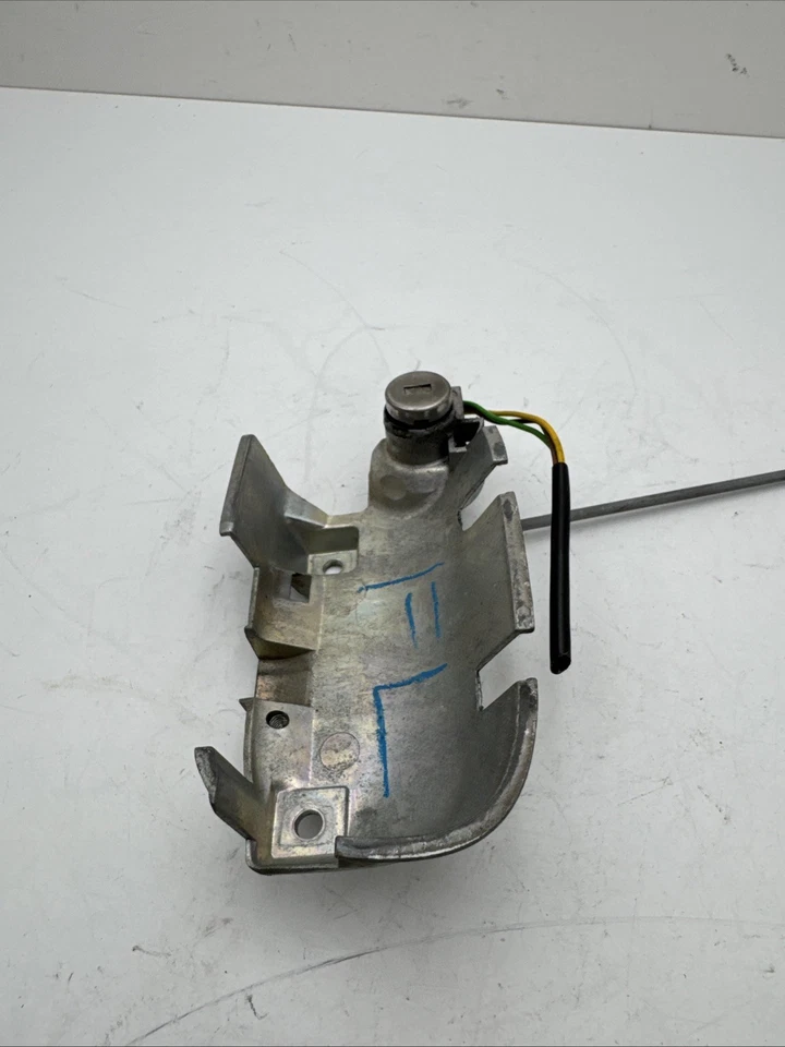 2001 VOLVO S40 FRONT DOOR EXTERIOR HANDLE MOUNTING BRACKET FRAME Fr LH B383-04 Foto 3 de 4