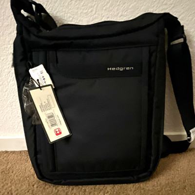 Hedgren HUP Small Black Crossbody Zip Bag Adjustable Detachable Strap