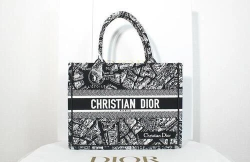 Sac fourre tout Dior Book Medium Delight Plant Paris brodé noir blanc M1296