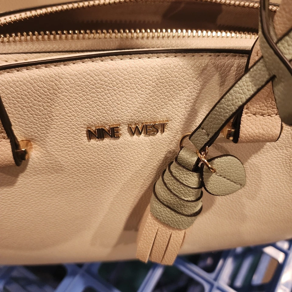 Nine West Beige HANDBAG 12x6x9 Handle Adj Strap See Pics  Excellent Condition - Image 3 of 4