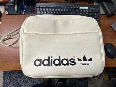 adidas メッセンジャーバッグ ホワイト Adidas Shoulder Messenger Bag/Sport Bag White W/ Black Logo Retro