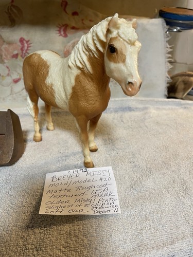 BREYER MISTY of CHINCOTEAGUE OLDER MODEL # 20 USA MARK PALOMINO PINTO NICE!!