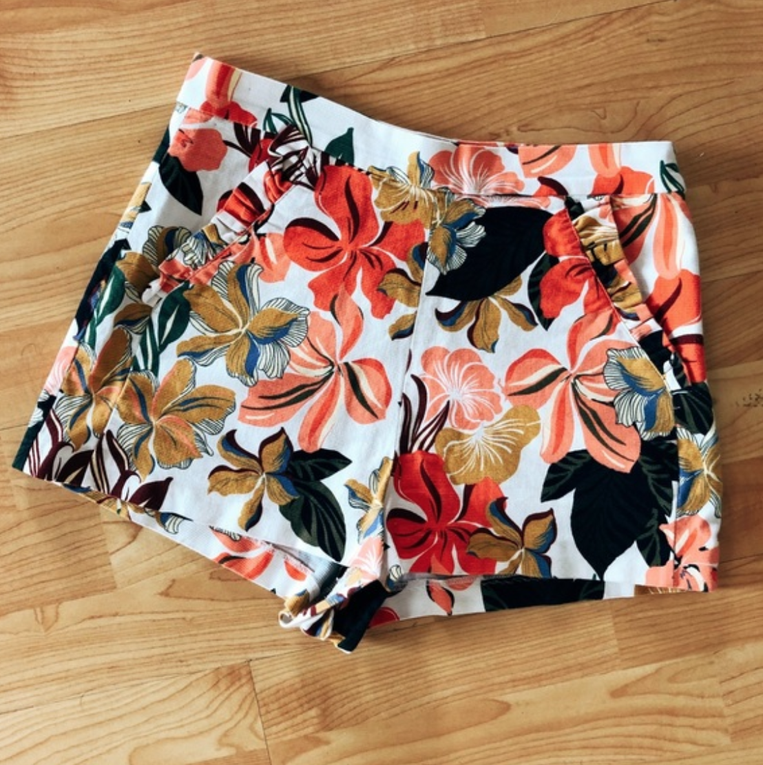 Short Femme Zara Trafaluc à Fleurs Multicolore - Taille UK 10 (EUR ~38) - Coton - Occasion Parfait État