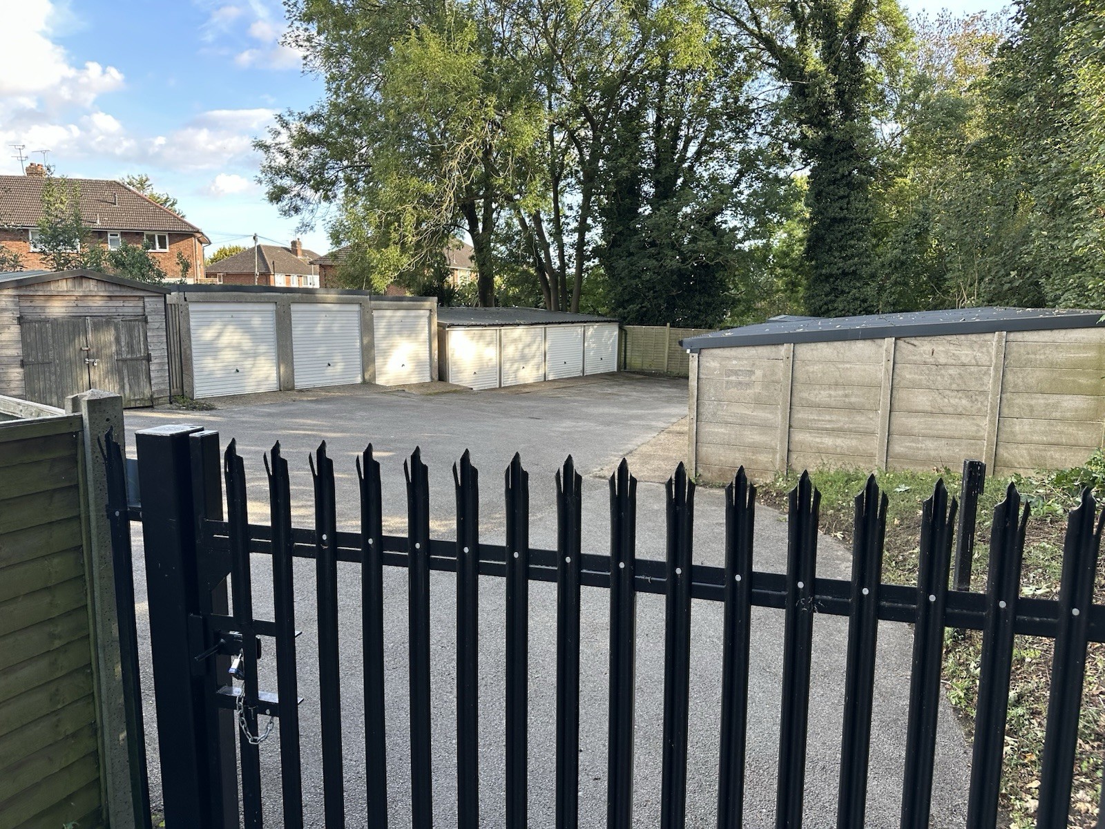 Garage / Parking / Storage in Ashford (TN23) Kent - For Rent