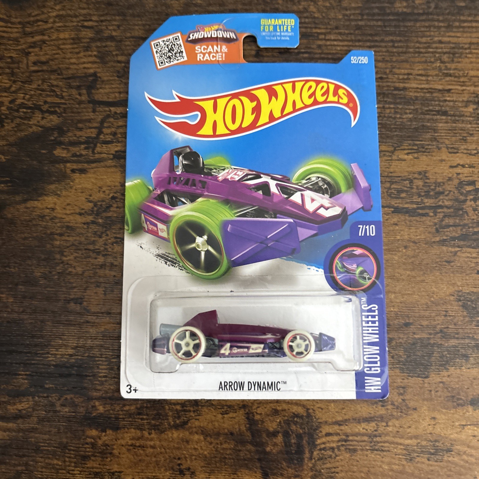 Arrow Dynamic 52/250 Purple HW GLOW WHEELS Hot Wheels Mattel Car 2015