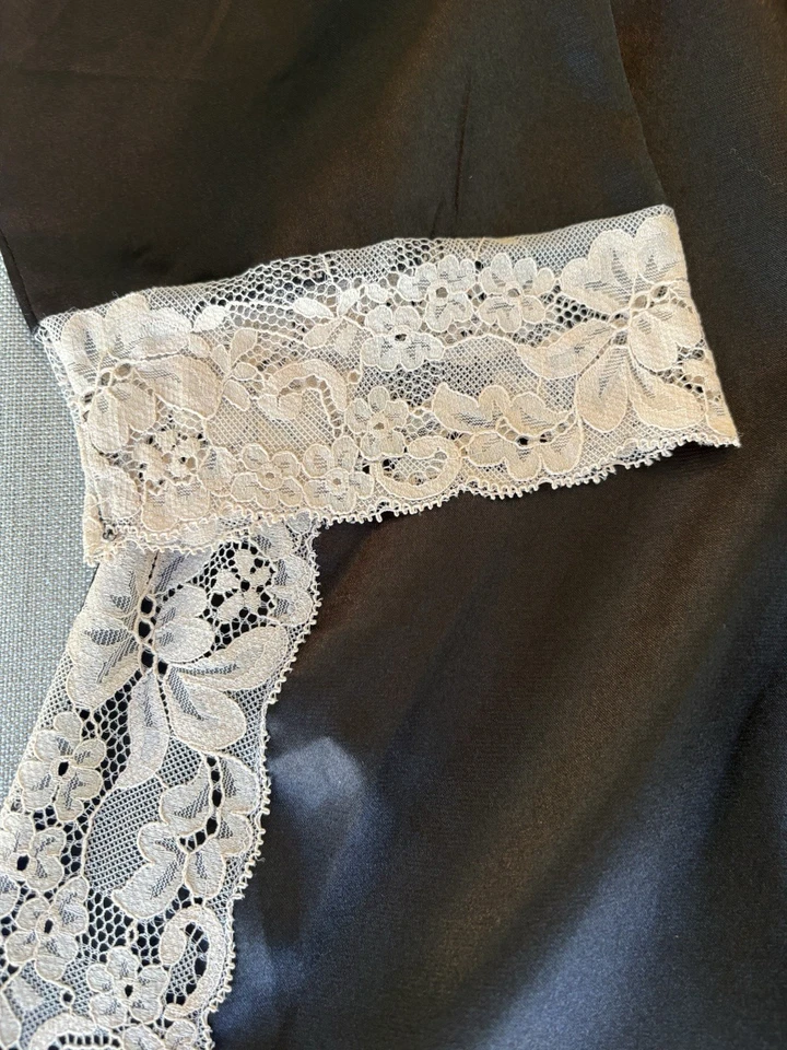 Fredericks Of Hollywood De Colección Bata Negra Sedosa Recortada en Rubor Encaje Poliéster Abanico Foto 2 de 4