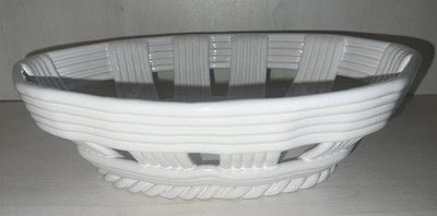 BERARDOS White Ceramic Decorative Fruit/Bread Basket 11.5''L x 8''W x 3.5''T EUC