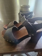 MILA PAOLI Women Size 9.5 Brown Suede Studded Platform Sandals