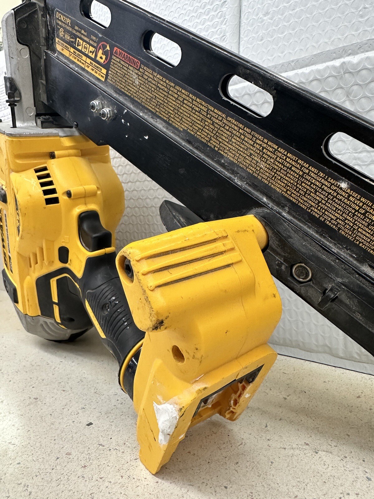 DEWALT DCN21PL MAX LithIon 21Degree Cordless Framing Nailer 20V (Only