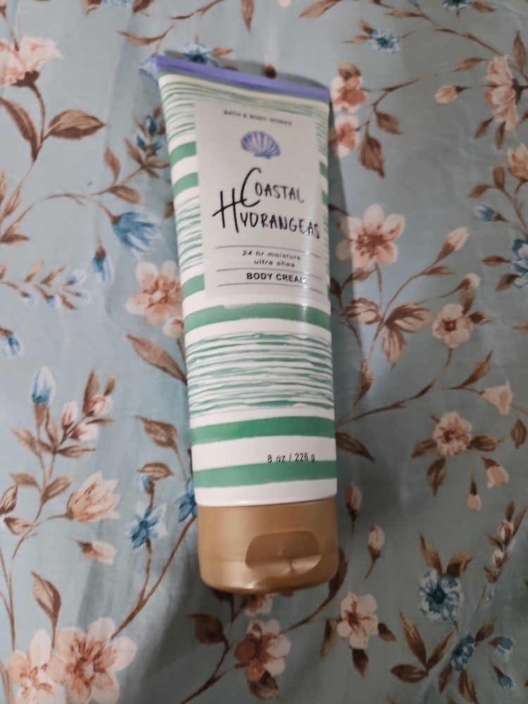 Coastal Hydrangeas Lotion by Bath & Body Works – Hydrating & Fresh