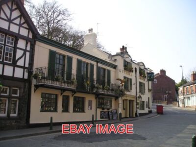 FOTO DER AUSGEBREITETE ADLER KNEIPE LYMM ADLER STRAUE LYMM WA13 0AG IN DER NÄHE DER BRÜCKE