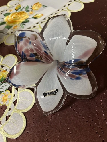 MURANO LARGE HAND BLOWN FLOWER IN FROSTED WHITE WITH BROWN AND BLUE ACCENTS