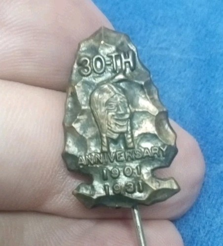 Antique Brass Indian Motorcycle 30th Anniversary 1901-1931 Arrowhead Stick Pin