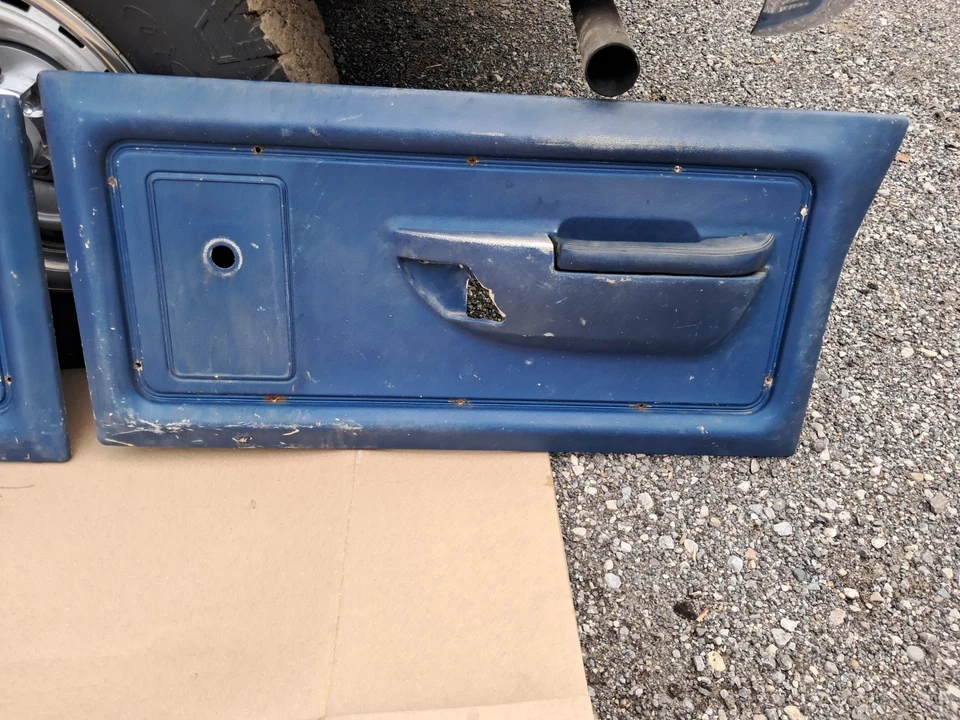 Dodge Plymouth D100 D200 D300 1972-1974 camioneta Ramcharger paneles de puerta delantera azules Foto 4 de 4