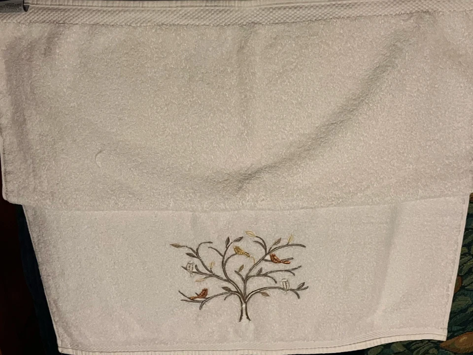 One(1) AVANTI Bath Towel Birds On A Tree Of Life Golds Copper Silver Birds White - Image 4 of 4