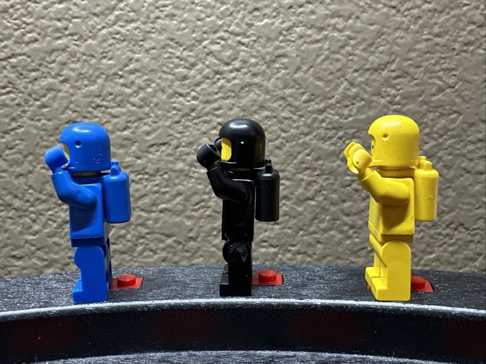 Lego Spaceman Minifigure Lot of 3 Classic Spacemen Astronaut Figures L32 - Image 3 of 4