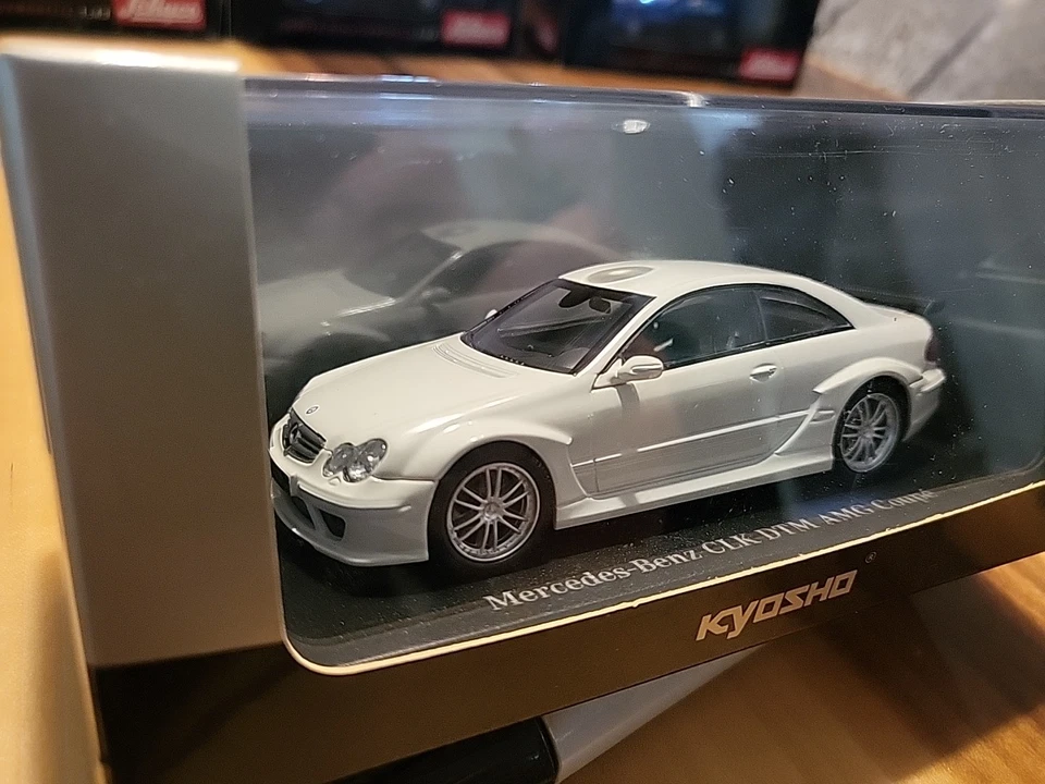 Coche modelo cupé blanco Kyosho 1/43 Mercedes-Benz 2004 CLK DTM AMG C209 Foto 3 de 4