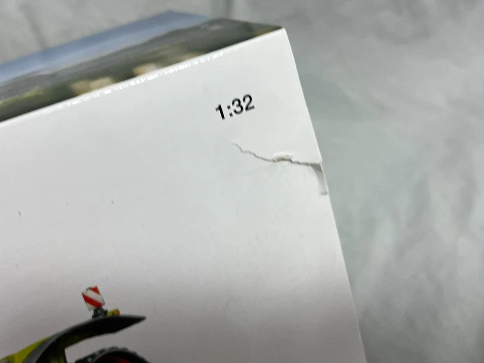 CLAAS model 5000 XERION Quad Trac 4WD Tractor 1:32 scale WIKING NIB - Image 4 of 4