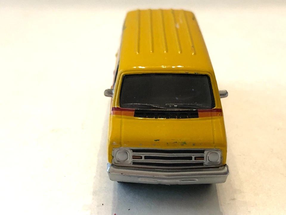 Dodge B100 1976 Greenlight Green Machine amarillo con ruedas verdes Foto 4 de 4