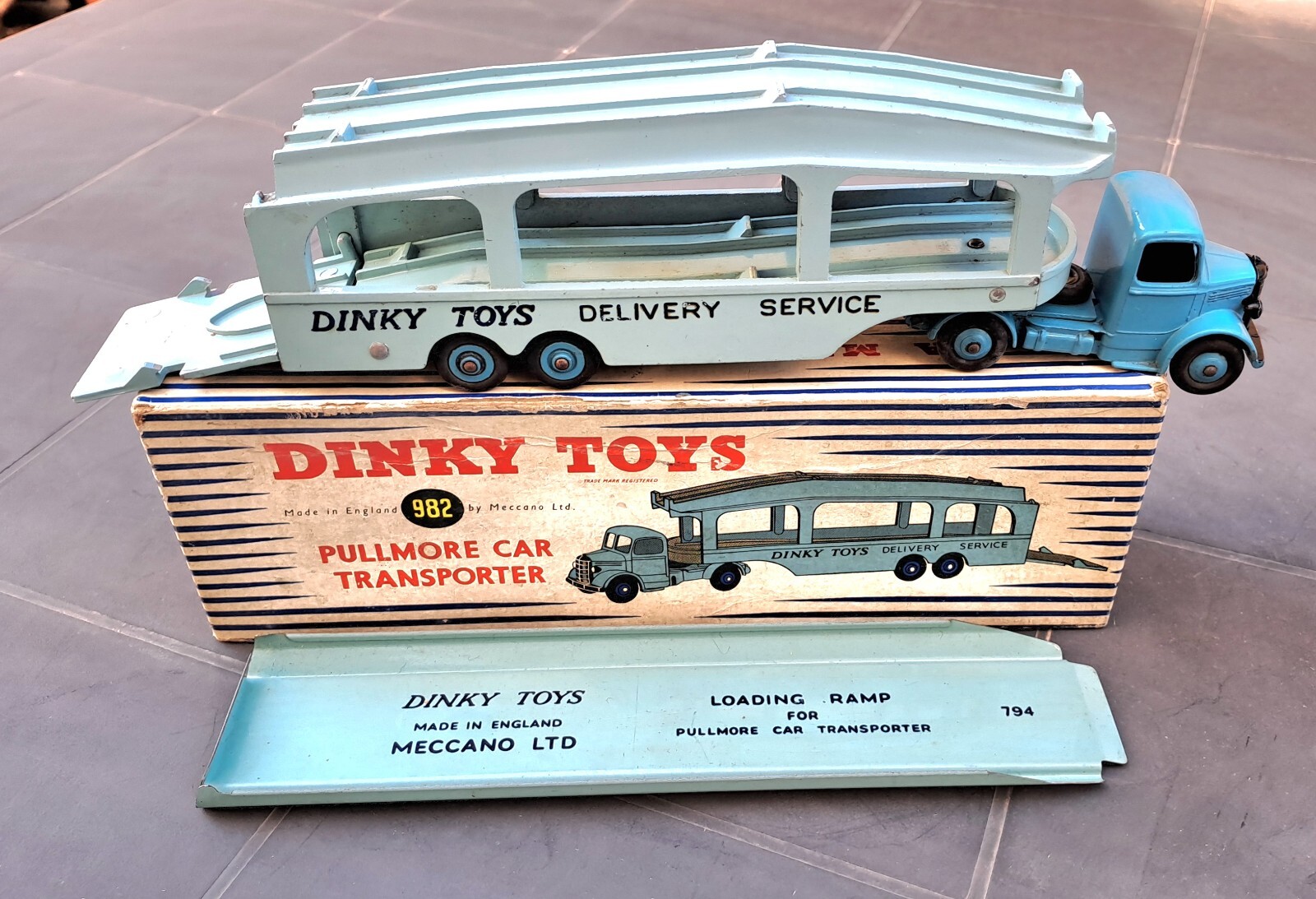 Dinky Toys pullmore car transporter 982 und loading ramp 794 (Gebraucht) in Langnau i. E. für CHF 21 – mit Lieferung auf kaufen