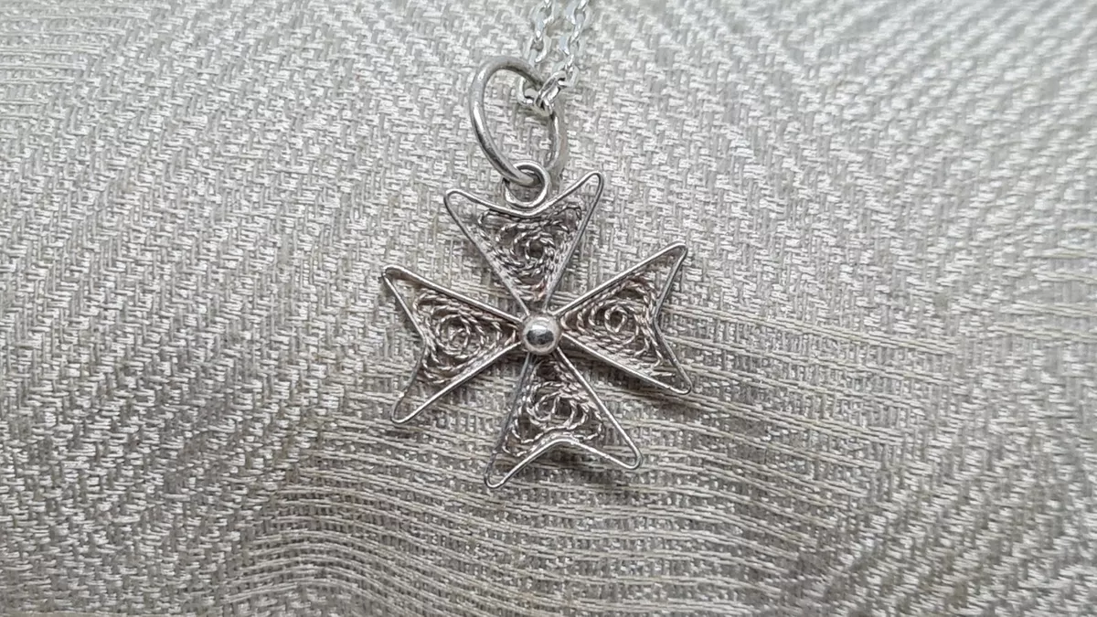 Sterling silver maltese cross best sale pendant