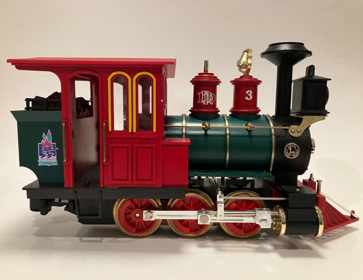 Lionel G Scale Disneyland 35th Anniversary Train Set 8-81007 Lionel G Scale Disneyland 35th Anniversary Train Set 8-81007