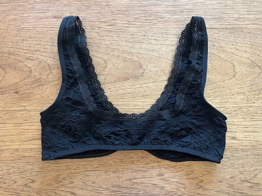 Pulôver URBAN OUTFITTERS Out From Under preto floral M/L profundo V bralette novo sem etiquetas - Imagem 2 de 2