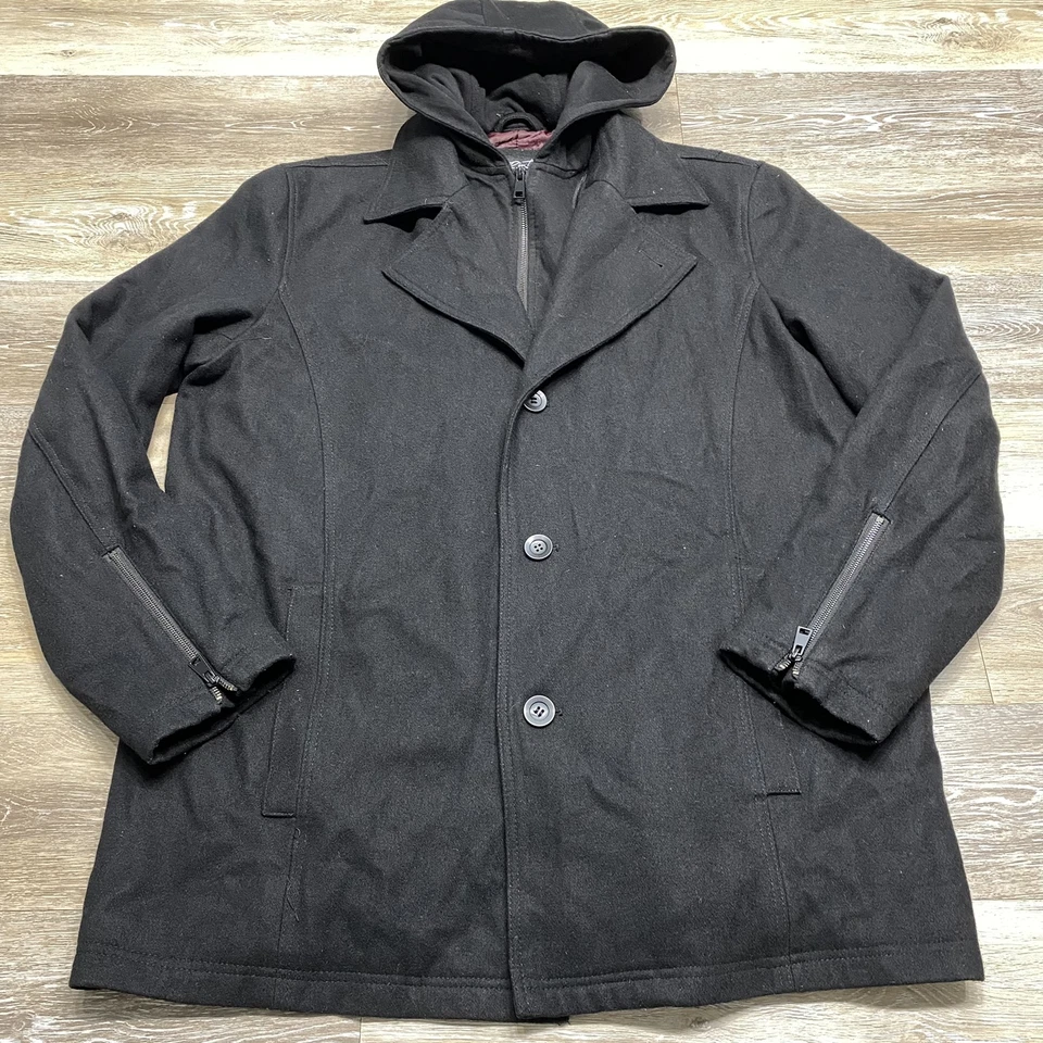 Jaqueta Masculina com Capuz Black Rivet Botões e Zíper Mescla de Lã Preta Tamanho Extra Grande - Imagem 2 de 4