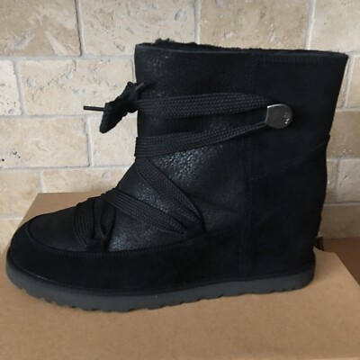 UGG CLASSIC FEMME LACE-UP BLACK BOMBER 