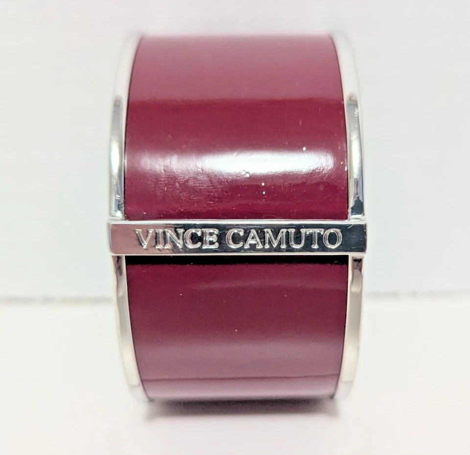 Brazalete Vince Camuto Declaración/Pista Granate con Tono Plateado, Firmado en el Exterior Foto 2 de 4