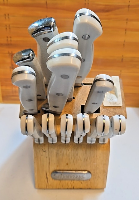 Farberware Knife Armor 13-Piece Knife Block Set