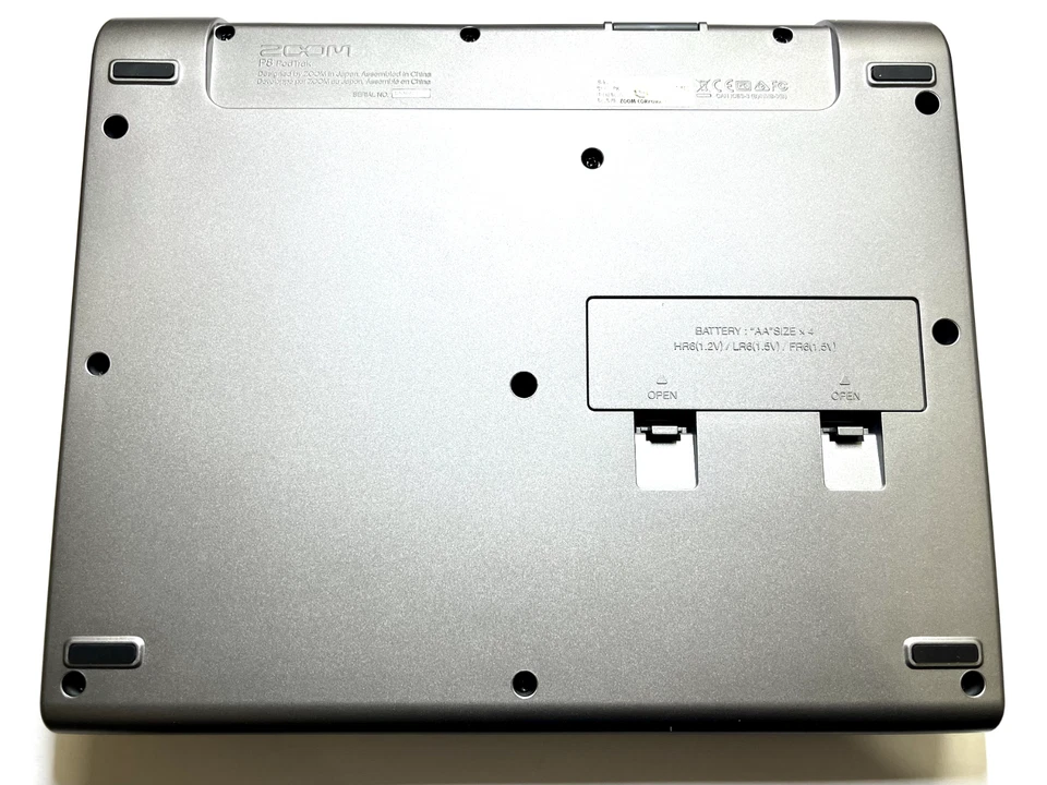 ZOOM PodTrak P8 Workstation for Podcast Recorder Smartphone Tablet Silver - Image 3 of 4