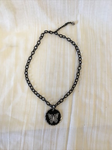 Collana fatta a mano 16”catena nera 2 1/4” ext. con ciondolo farfalla argento 1”pewter - Foto 2 di 6
