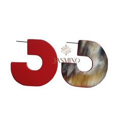 Orecchini in corno naturale a forma di C rosso, regalo bello e unico e...