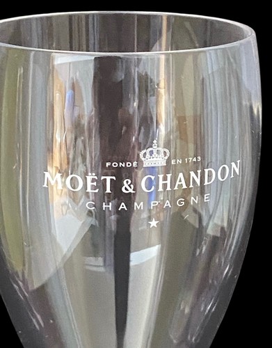 Moet & Chandon Clear Acrylic Champagne Glasses Flutes-Set of Six (6) USA SHIPPER - Picture 3 of 4