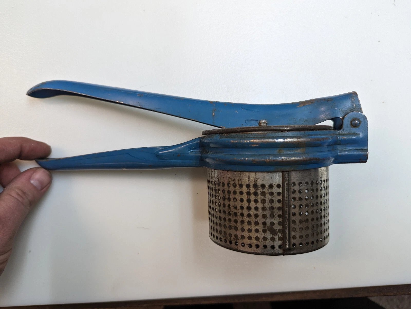 Vintage Kitchen Tool LARGE 9" Length 3" Basket Garlic Masher Press Blue USA
Opens in a new window or