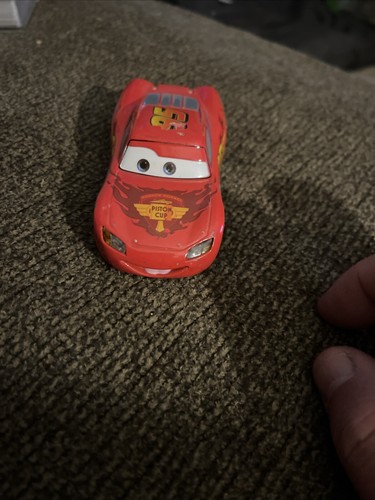 Disney Pixar Cars Lightning McQueen Rust-eze Red Diecast Car - Picture 9 of 9