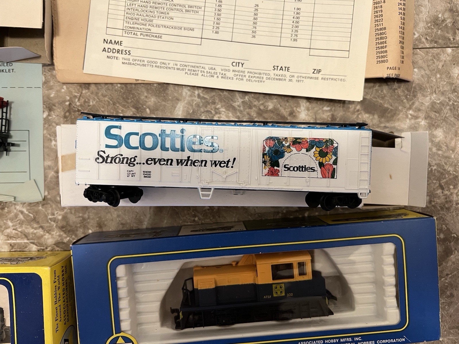 AHM HO Scale Train Set #63930 – MDT Diesel Locomotive 5001C – Santa Fe – Vintage thumbnail 5