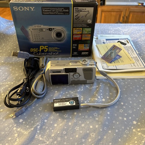 Sony Cyber-shot DSC-P5 fotocamera digitale argento funziona 8 MB memory stick senza caricatore - Foto 2 di 10