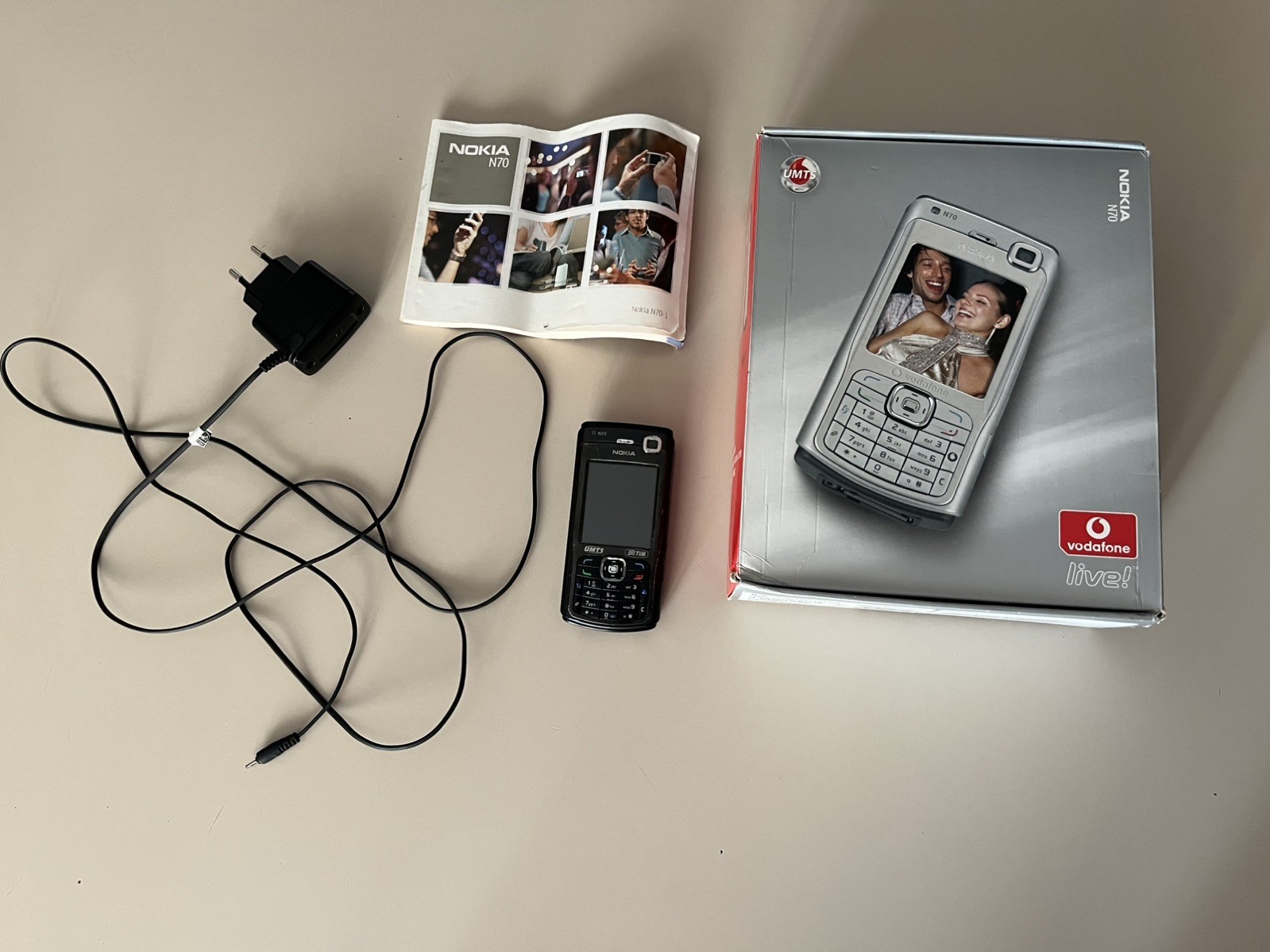 Nokia N70 Telefono Cellulare UMTS + Caricabatterie e Accessori - Vintage