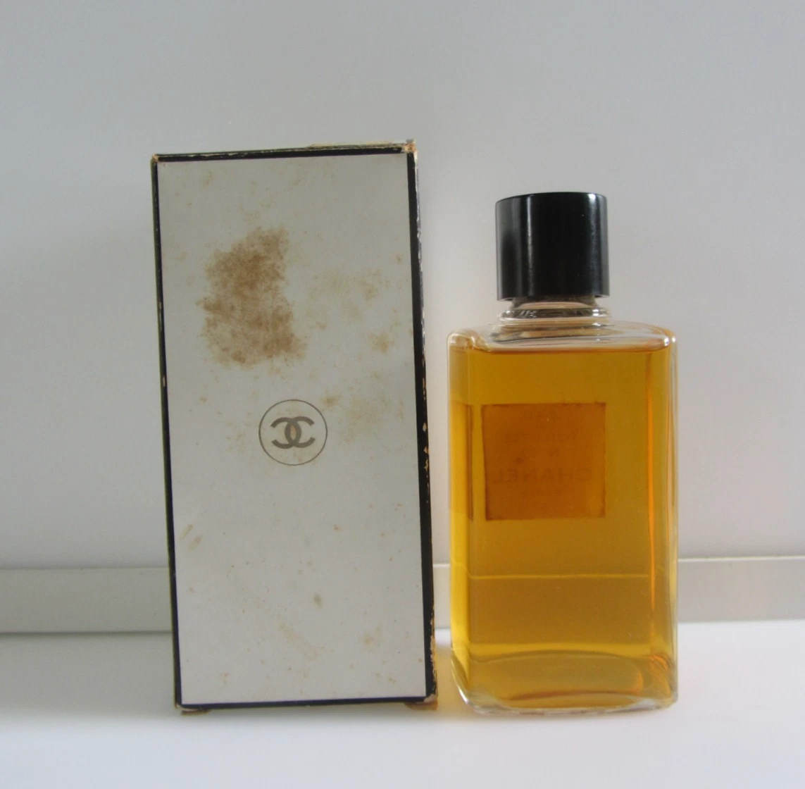 Eau de Toilette SPLASH M.M. Chanel N 19 de colección Botella 250ml SELLADA; caja como en la foto