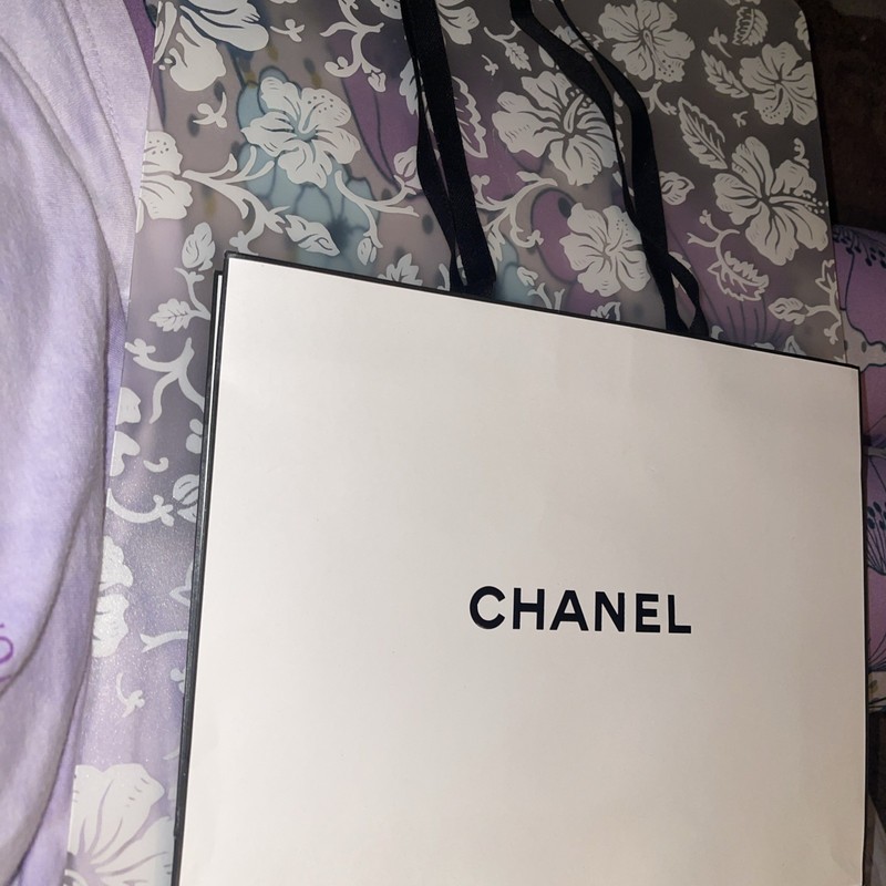 Chanel White Paper Gift Shopping Bag 10x8x3in Designer Fashion Collectible Empty